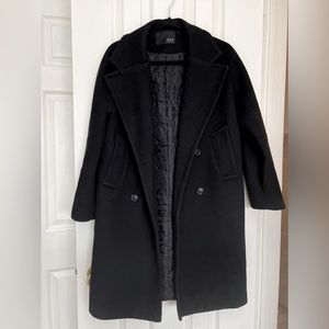Black dropshoulder coat